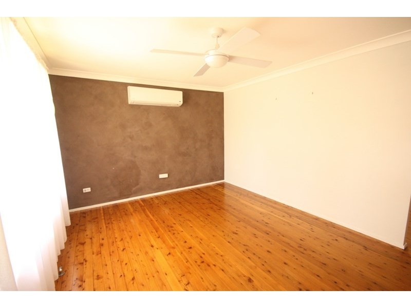 11 Tipping Place, Ambarvale NSW 2560