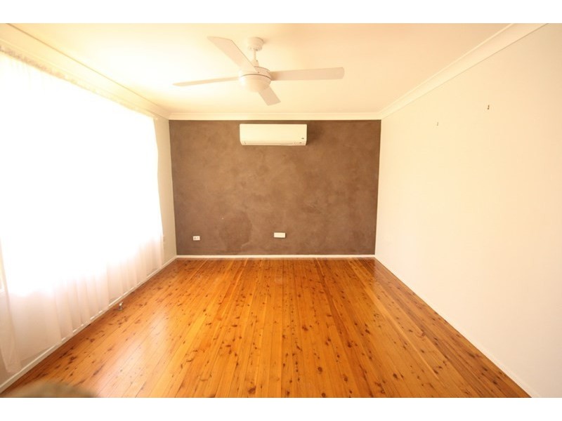 11 Tipping Place, Ambarvale NSW 2560