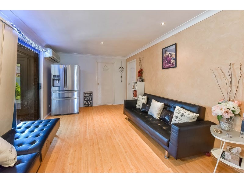 43 Bardolph Avenue, Rosemeadow NSW 2560