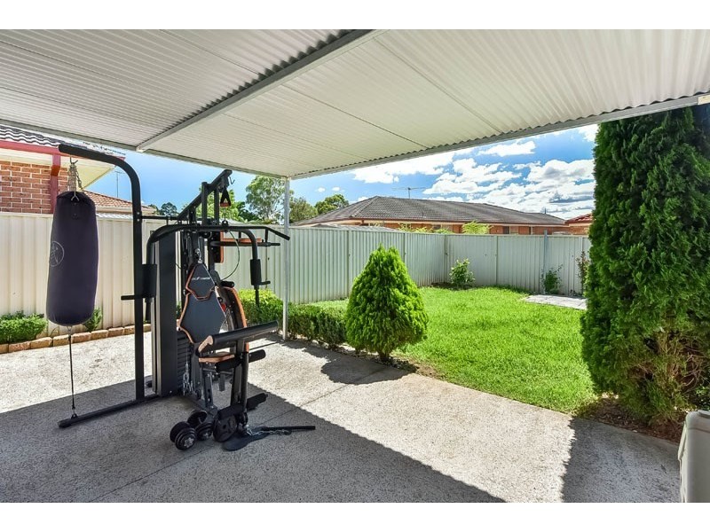 43 Bardolph Avenue, Rosemeadow NSW 2560
