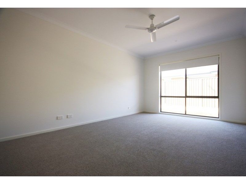 4 Whitfield Street, Gregory Hills NSW 2557