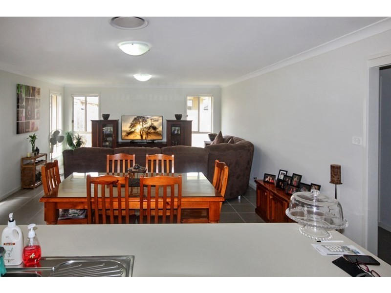 6 Mitten Street, Elderslie NSW 2570