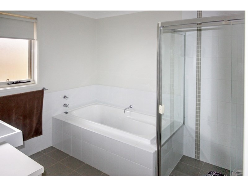 6 Mitten Street, Elderslie NSW 2570