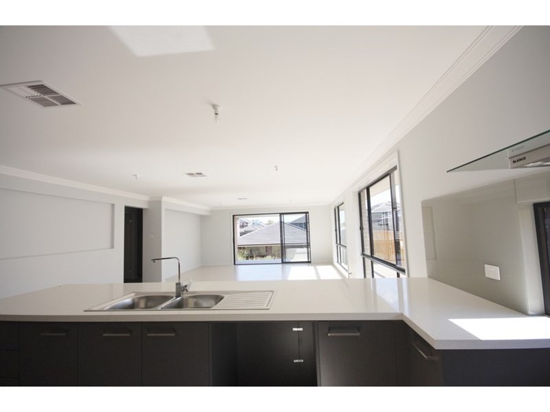 33 Ben Lomond Road, Minto Heights NSW 2566