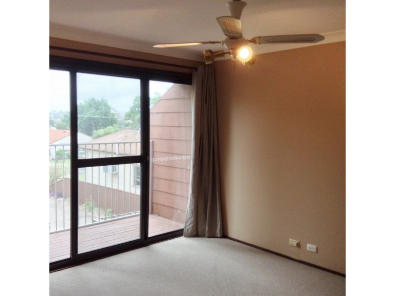 4/8 Margaret Street, Minto NSW 2566