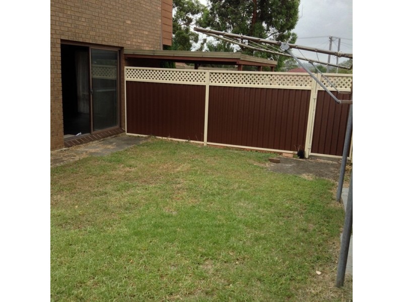 4/8 Margaret Street, Minto NSW 2566