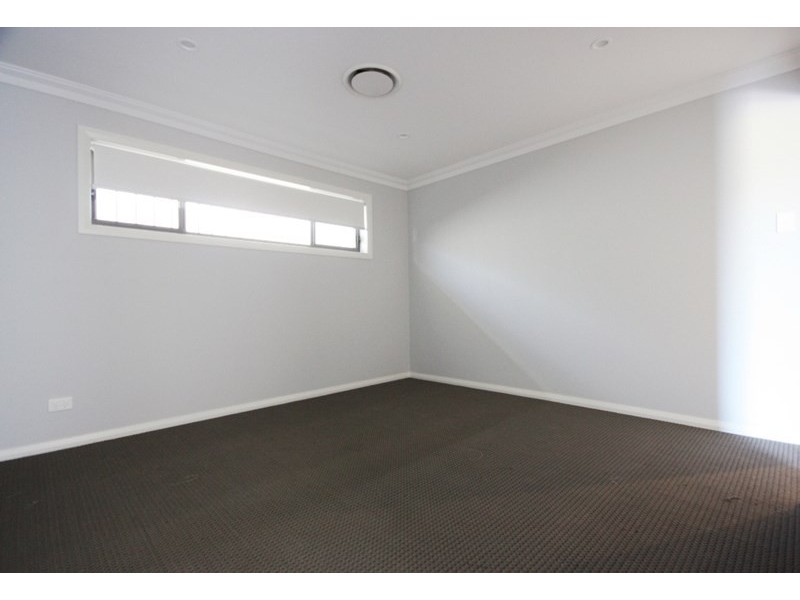 8 Forbes Street, Oran Park NSW 2570