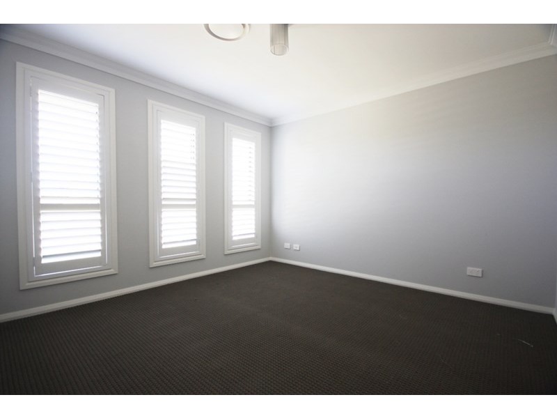 8 Forbes Street, Oran Park NSW 2570