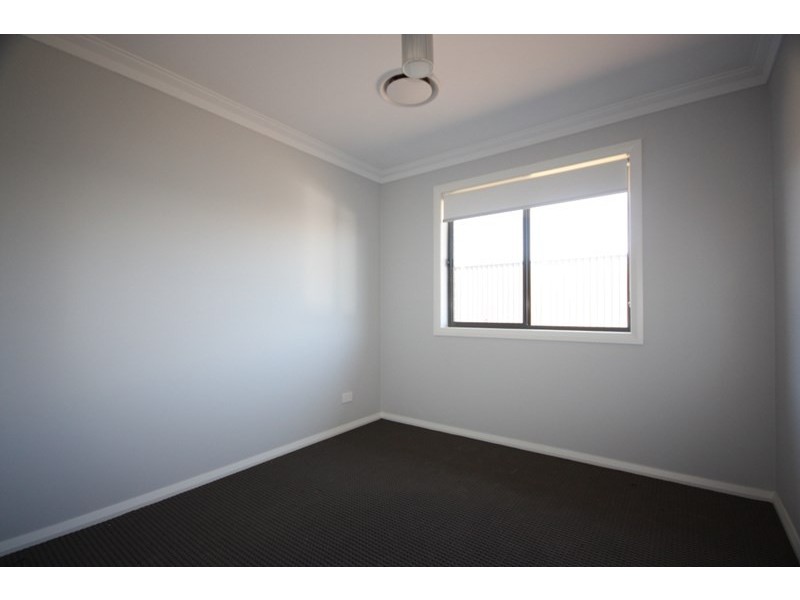 8 Forbes Street, Oran Park NSW 2570