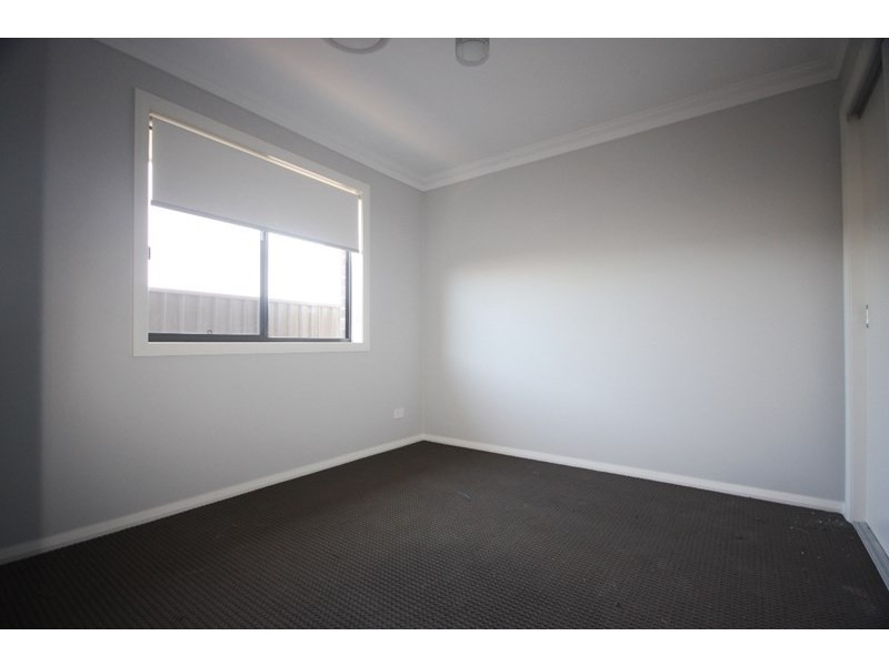 8 Forbes Street, Oran Park NSW 2570