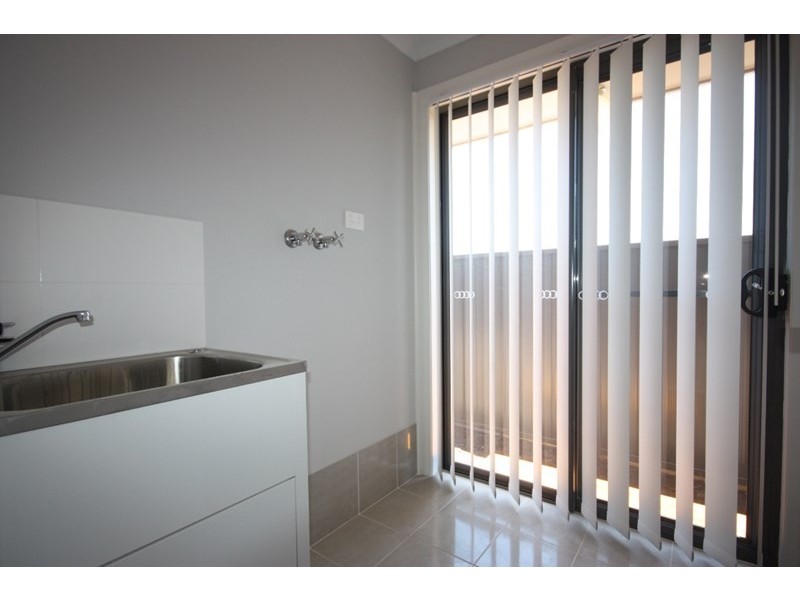 8 Forbes Street, Oran Park NSW 2570