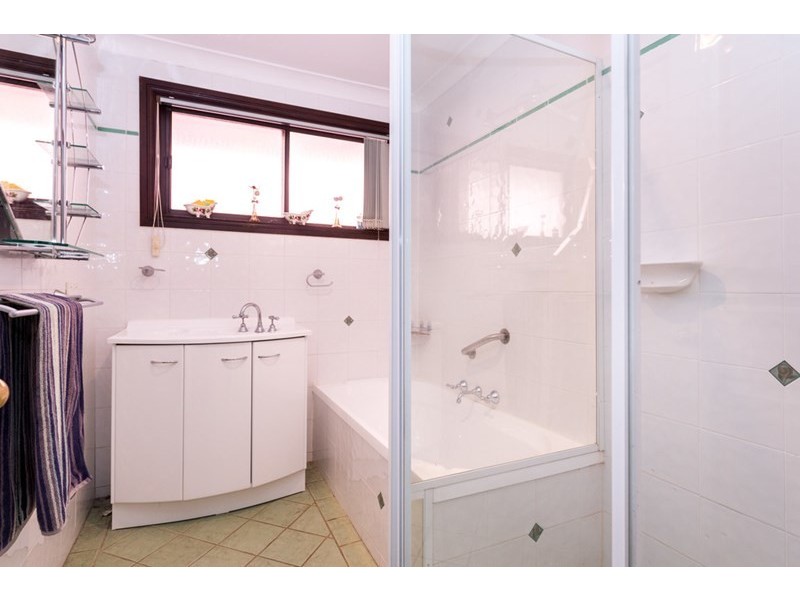 32 Owen Stanley Street, Glenfield NSW 2167