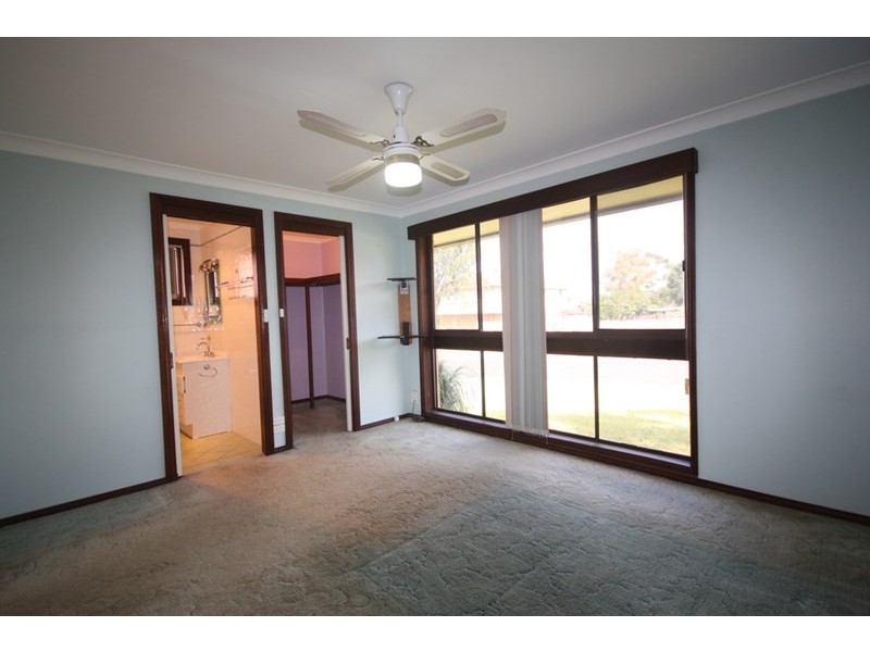 32 Owen Stanley Street, Glenfield NSW 2167