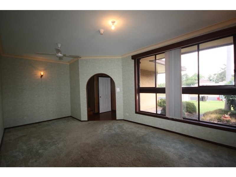 32 Owen Stanley Street, Glenfield NSW 2167