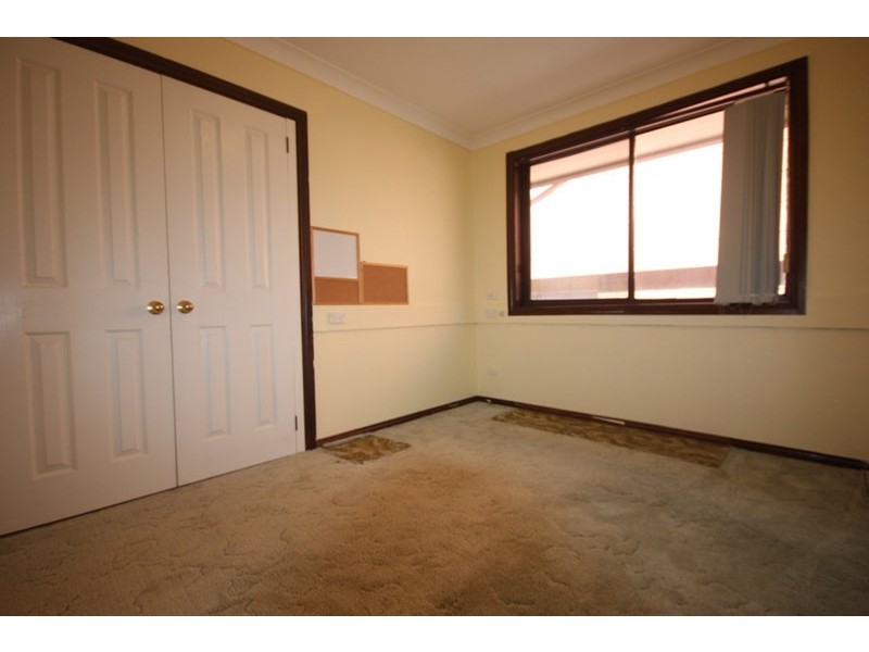 32 Owen Stanley Street, Glenfield NSW 2167