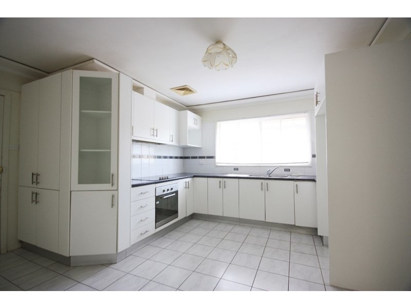 11 Alexander Crescent, Macquarie Fields NSW 2564