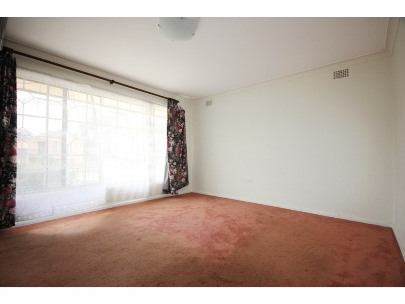 11 Alexander Crescent, Macquarie Fields NSW 2564