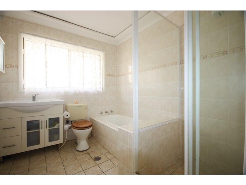 11 Alexander Crescent, Macquarie Fields NSW 2564