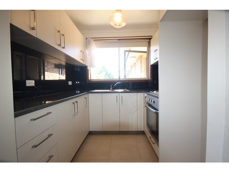 11/10 Bensley Road, Macquarie Fields NSW 2564