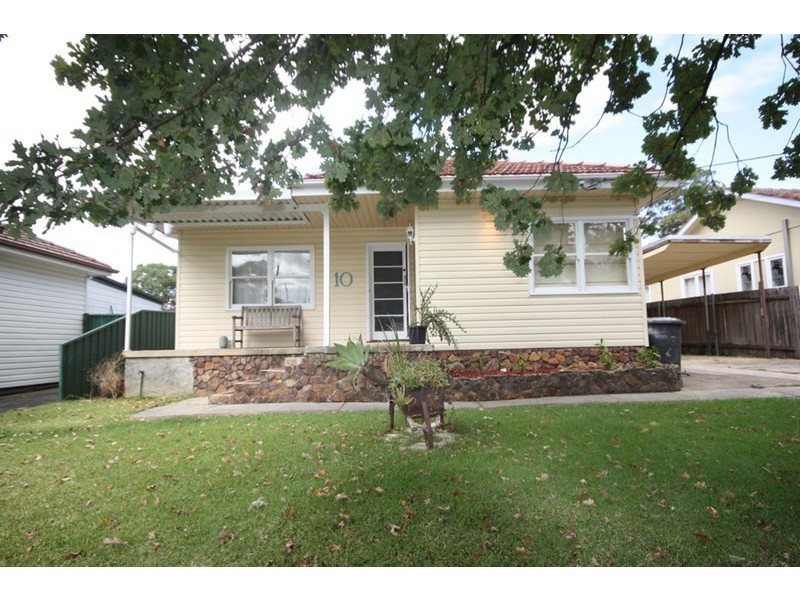 10 Chisholm Street, Bradbury NSW 2560