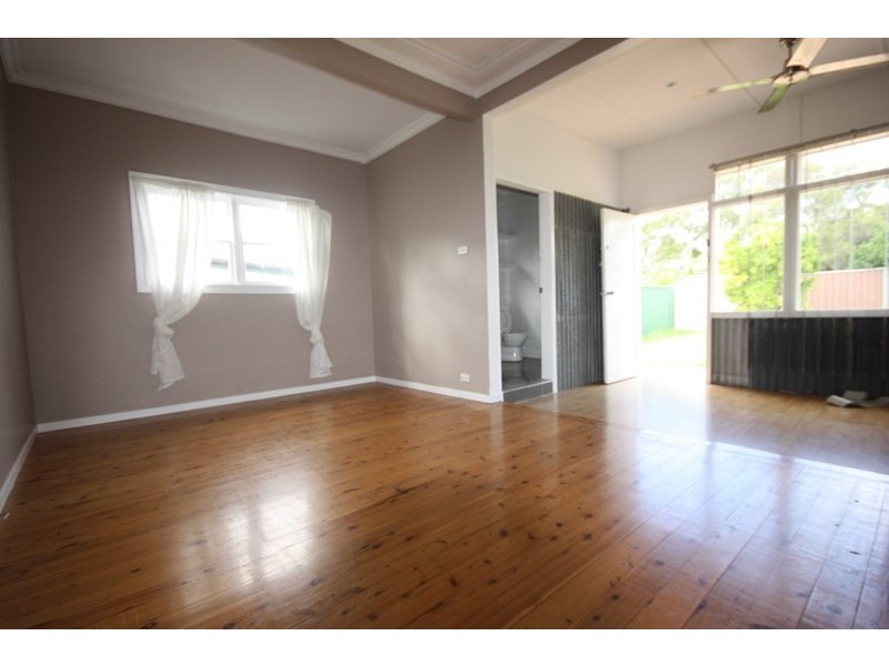 10 Chisholm Street, Bradbury NSW 2560