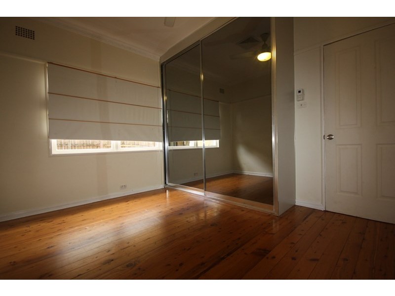 10 Chisholm Street, Bradbury NSW 2560
