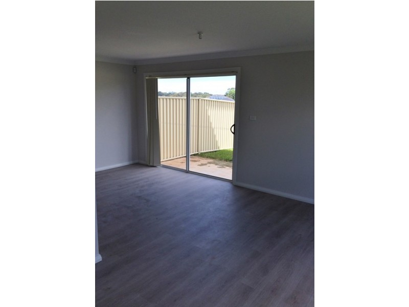 2/20 Busch Place, St Helens Park NSW 2560