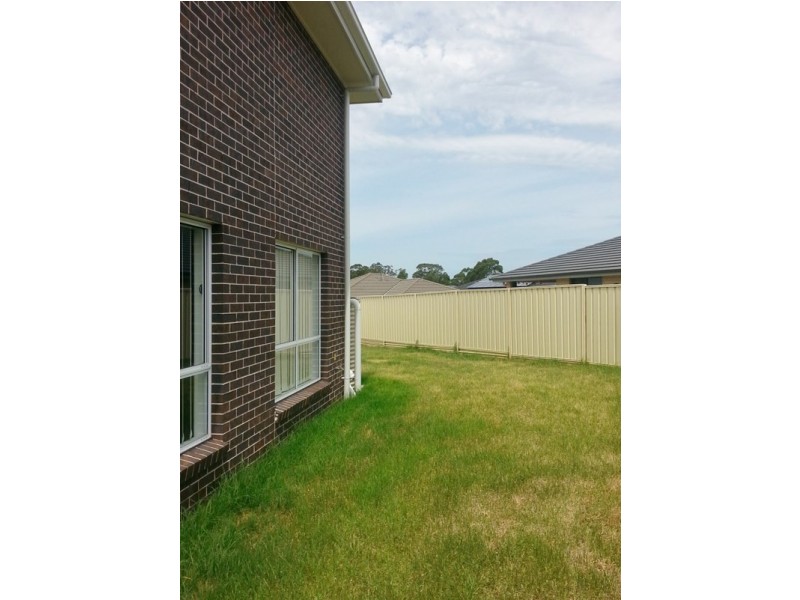 2/20 Busch Place, St Helens Park NSW 2560