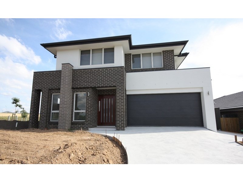32 Thorpe Circuit, Oran Park NSW 2570