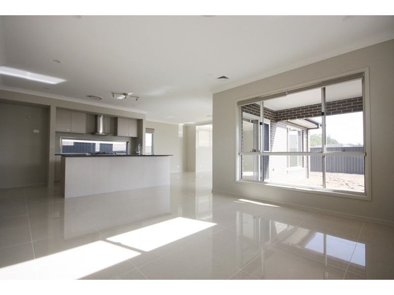 32 Thorpe Circuit, Oran Park NSW 2570