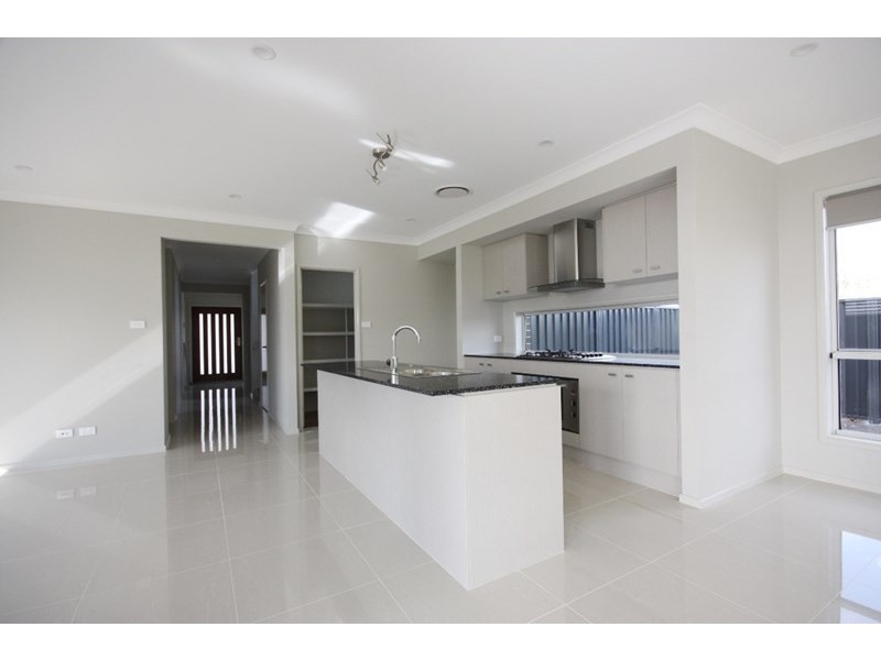 32 Thorpe Circuit, Oran Park NSW 2570
