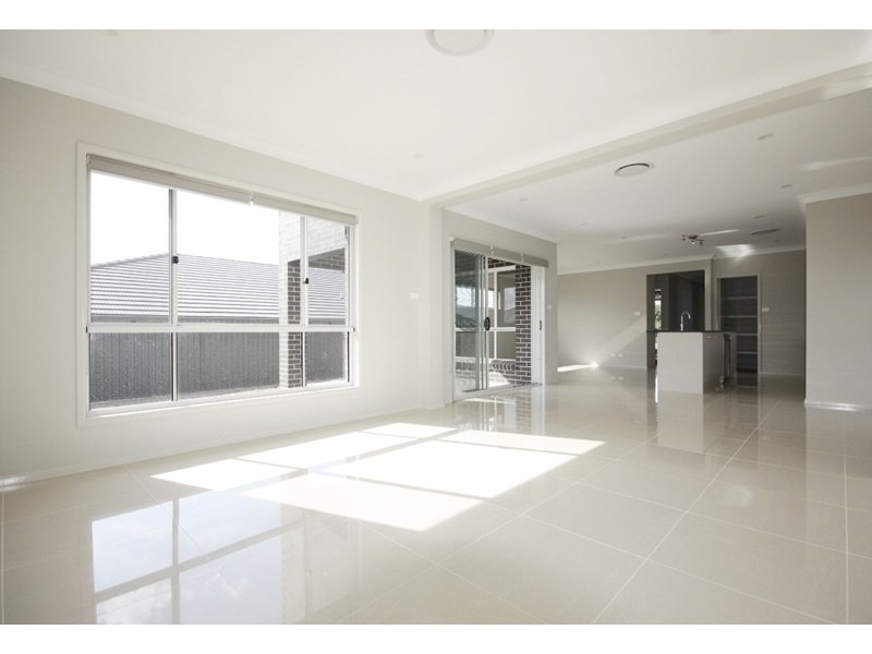 32 Thorpe Circuit, Oran Park NSW 2570