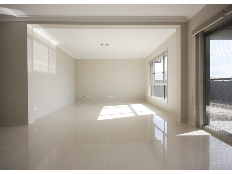 32 Thorpe Circuit, Oran Park NSW 2570