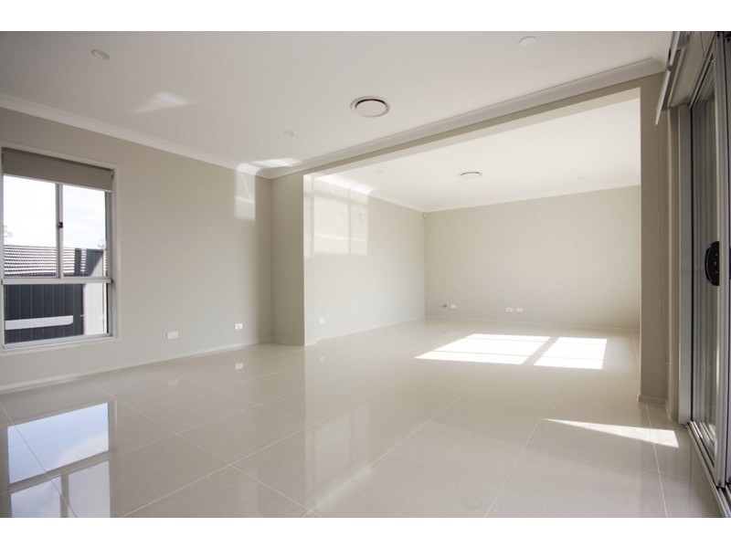 32 Thorpe Circuit, Oran Park NSW 2570