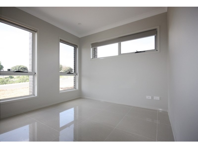 32 Thorpe Circuit, Oran Park NSW 2570