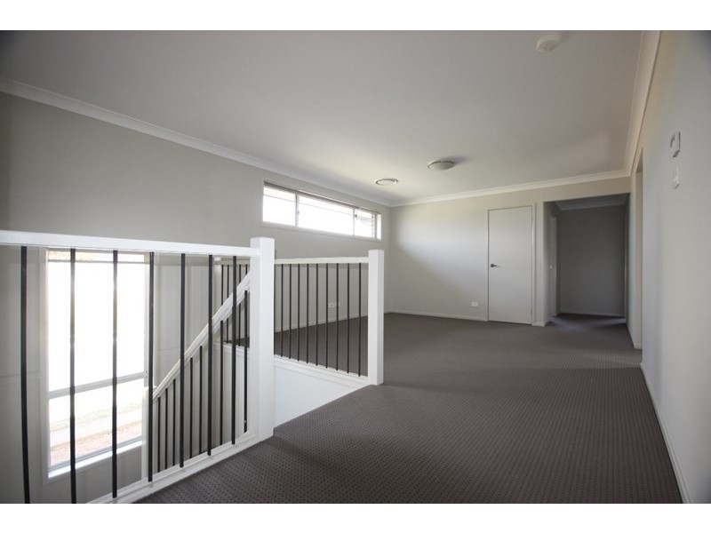 32 Thorpe Circuit, Oran Park NSW 2570