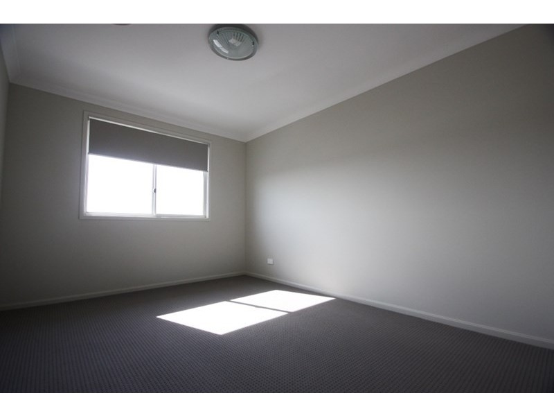 32 Thorpe Circuit, Oran Park NSW 2570