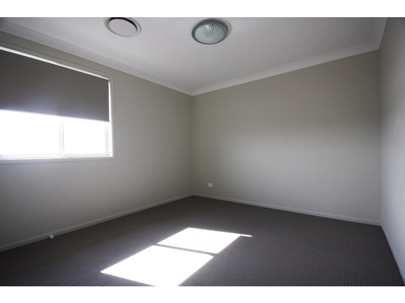 32 Thorpe Circuit, Oran Park NSW 2570
