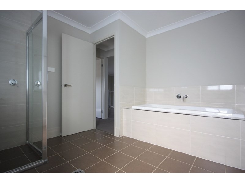 32 Thorpe Circuit, Oran Park NSW 2570