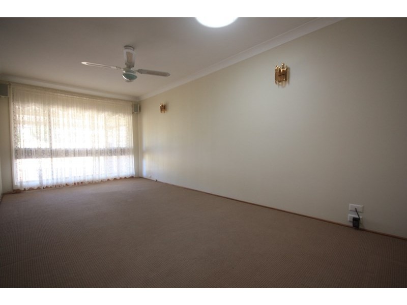 33 Waminda Avenue, Campbelltown NSW 2560