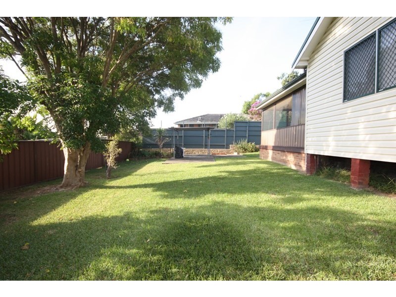 4 Burraneer, Leumeah NSW 2560
