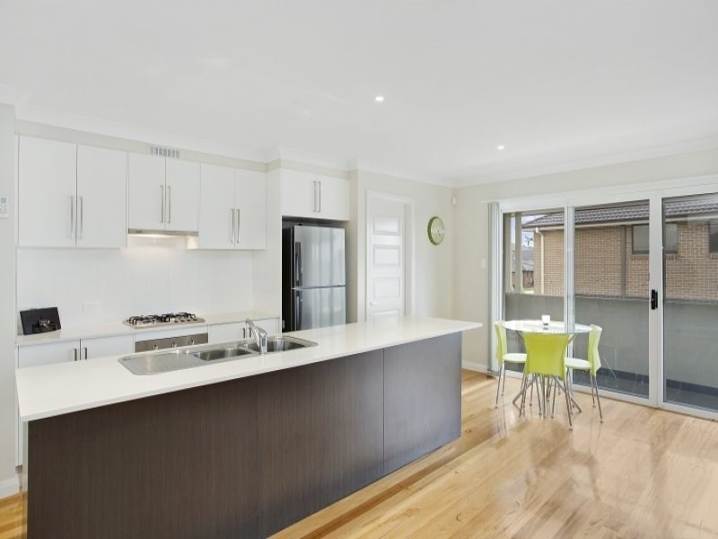 7 Middleton Lane, Gregory Hills NSW 2557