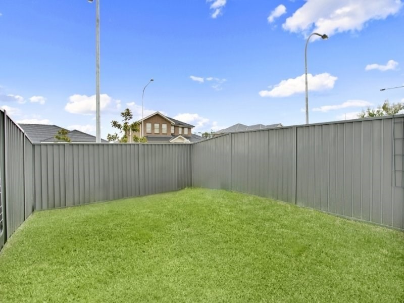 7 Middleton Lane, Gregory Hills NSW 2557