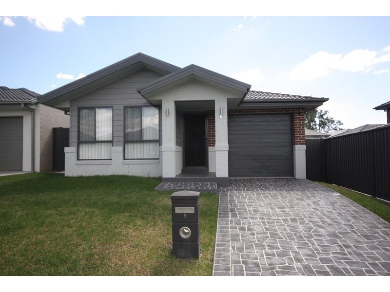 5 Lorikeet Street, Gregory Hills NSW 2557