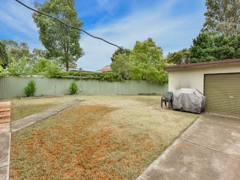 11 Brennan Place, Minto NSW 2566