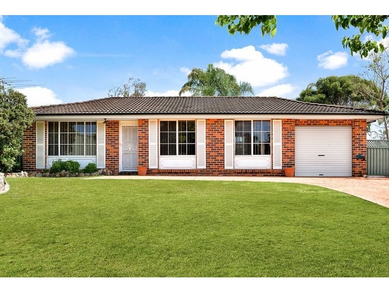 4 Peerless Close, Ingleburn NSW 2565
