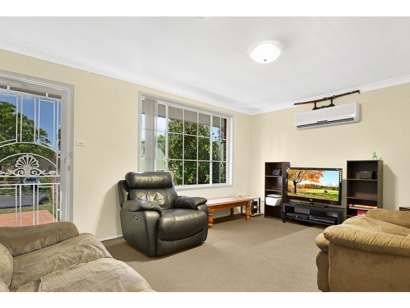 4 Peerless Close, Ingleburn NSW 2565