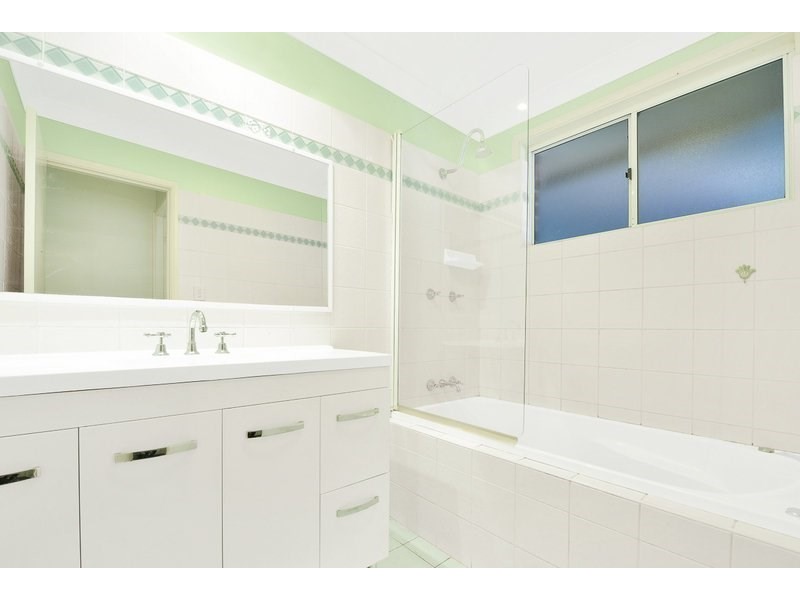 4 Peerless Close, Ingleburn NSW 2565