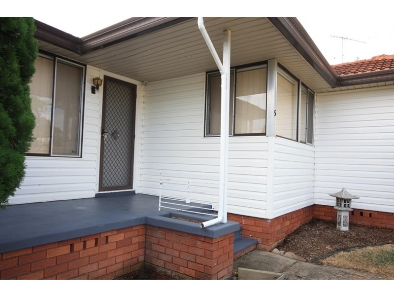 5 Mowatt Street, Narellan NSW 2567
