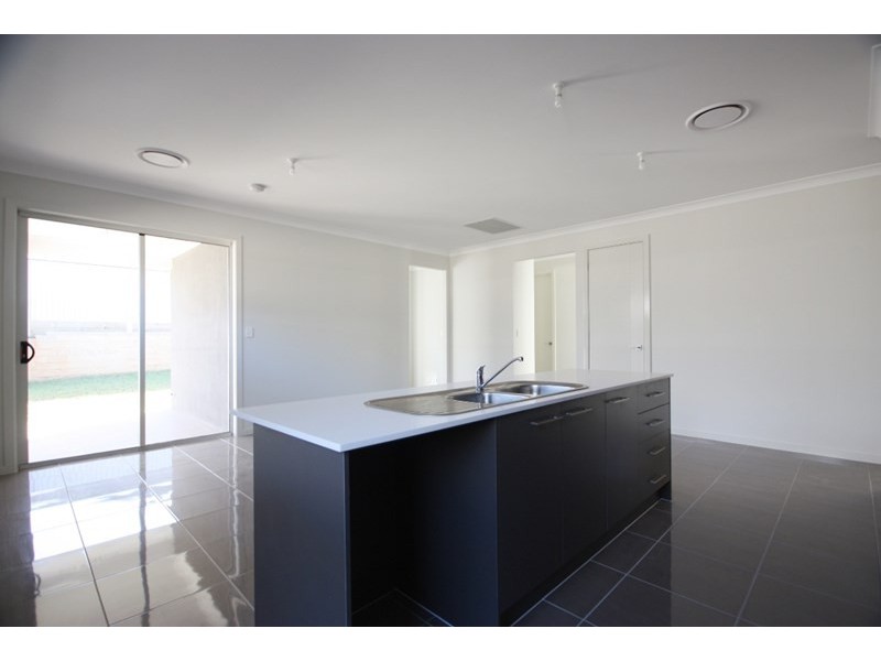 7 Ward Street, Oran Park NSW 2570